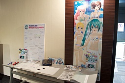 画像ギャラリー No.018のサムネイル画像 / 「初音ミク -Project DIVA- f」“Touch & Try Tour 2012 summer”の模様をレポート。「サマーアイドル」を書き下ろしたOSTER projectさんも来場