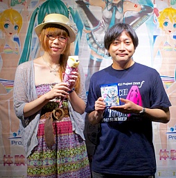 画像ギャラリー No.021のサムネイル画像 / 「初音ミク -Project DIVA- f」“Touch & Try Tour 2012 summer”の模様をレポート。「サマーアイドル」を書き下ろしたOSTER projectさんも来場