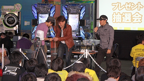 画像ギャラリー No.028のサムネイル画像 / USTREAMで1万人以上を熱狂させた「KONAMI Arcade Championship 2012」最終日。スーパープレイ続出に湧いた東京会場レポート
