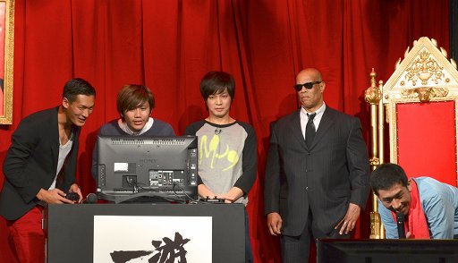 画像ギャラリー No.008のサムネイル画像 / 「メタルギア ライジング リベンジェンス」や「SOUL SACRIFICE」が披露された，アントニオ猪木さん主宰の生放送「一遊闘魂」をレポート