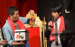 画像ギャラリー No.017のサムネイル画像 / 「メタルギア ライジング リベンジェンス」や「SOUL SACRIFICE」が披露された，アントニオ猪木さん主宰の生放送「一遊闘魂」をレポート