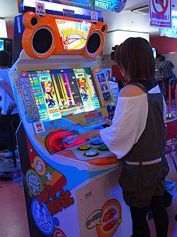 画像ギャラリー No.005のサムネイル画像 / 「pop'n music Sunny Park」「REFLEC BEAT colette」6月28日にロケテスト開始。会場に居たPON氏とQrispy Joybox氏に見どころなどを聞いた
