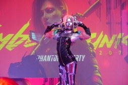 画像ギャラリー No.014のサムネイル画像 / 「サイバーパンク2077」のオフラインイベントでは，会場がナイトシティに＆造形作家IKEUCHI氏にサイバーパンク観を聞いた