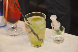 画像ギャラリー No.084のサムネイル画像 / カプコン30周年を記念して「CAPCOM BAR」のグランドメニューが大幅リニューアル。一新されたメニューや店内の模様をフォトレポートでお届け