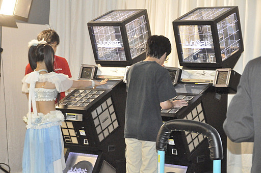 画像ギャラリー No.013のサムネイル画像 / アイドルとファンの絆が勝利のカギ？「BEMANI」シリーズのファンイベント「U.M.U × BEMANI 真夏のアイドル納涼祭」をレポート
