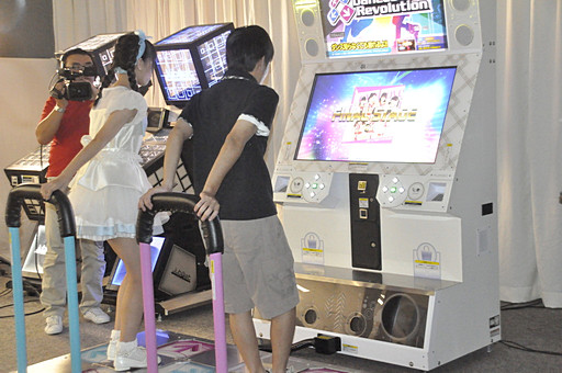 画像ギャラリー No.018のサムネイル画像 / アイドルとファンの絆が勝利のカギ？「BEMANI」シリーズのファンイベント「U.M.U × BEMANI 真夏のアイドル納涼祭」をレポート