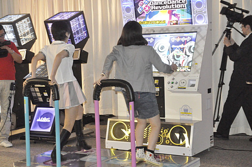 画像ギャラリー No.019のサムネイル画像 / アイドルとファンの絆が勝利のカギ？「BEMANI」シリーズのファンイベント「U.M.U × BEMANI 真夏のアイドル納涼祭」をレポート