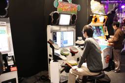 画像ギャラリー No.008のサムネイル画像 / ［JAEPO2013］BEMANIタイトルから大型メダルゲームまで勢揃い。幅広いジャンルの最新アーケードゲームが集まったKONAMIブースレポート