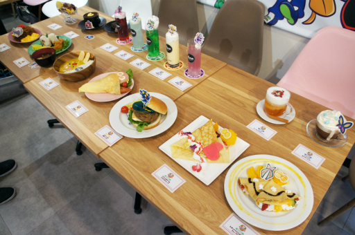 画像ギャラリー No.009のサムネイル画像 / 本日から開催される「ぷよクエカフェ2025」レポート。美味しくてボリュームたっぷりのメニューと,可愛いキャラクターたちがお出迎え!