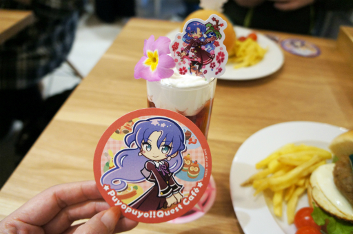 画像ギャラリー No.020のサムネイル画像 / 本日から開催される「ぷよクエカフェ2025」レポート。美味しくてボリュームたっぷりのメニューと,可愛いキャラクターたちがお出迎え!