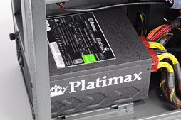 画像ギャラリー No.004のサムネイル画像 / 「GeForce GTX TITAN」の3-way SLI動作レポート。7860×1440ドットで3Dゲームが動き，消費電力が大台に達する世界へようこそ