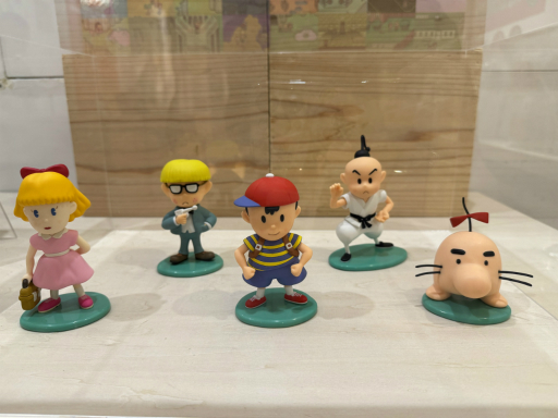 画像ギャラリー No.005のサムネイル画像 / 「MOTHER」と「MOTHER2」の公式粘土フィギュア180体が,ずらっと集合! イベント「MOTHERのかたち。」内覧会レポート