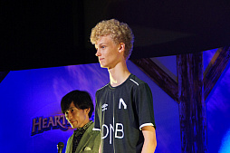 画像ギャラリー No.006のサムネイル画像 / 「Hearthstone Chapmpionship Tour 2018 Tokyo Tour Stop」は，日本人プレイヤーのhinaya選手が優勝。世界選手権に向けて前進