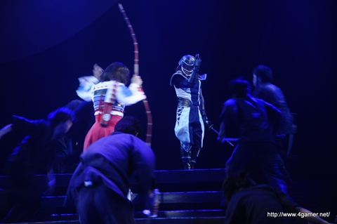 画像ギャラリー No.009のサムネイル画像 / 舞台「戦国BASARA3 宴」は,松永久秀,風魔小太郎,今川義元らが加わり,武将18人による“饗宴”に――東京公演ゲネプロのレポートを掲載