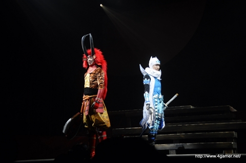画像ギャラリー No.020のサムネイル画像 / 舞台「戦国BASARA3 宴」は,松永久秀,風魔小太郎,今川義元らが加わり,武将18人による“饗宴”に――東京公演ゲネプロのレポートを掲載