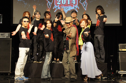 画像ギャラリー No.006のサムネイル画像 / 半裸＆赤マフラーの変態忍者も出没した「GUILTY GEAR×BLAZBLUE MUSIC LIVE 2014」をレポート。石渡太輔氏＆Hashimoto氏のインタビューも掲載