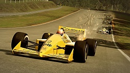 画像ギャラリー No.032のサムネイル画像 / 【PR】待望のシリーズ最新作「F1 2013」がついに登場。F1の歴史に輝かしい記録を残したドライバーやF1マシンと激しいバトルを繰り広げるのだ