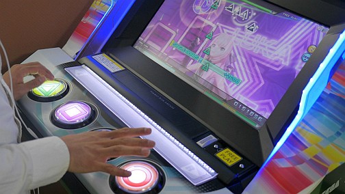 画像ギャラリー No.023のサムネイル画像 / 新基板&新デバイス搭載で,天使のミクさんがさらに美しく。11月下旬稼働開始の「初音ミク Project DIVA Arcade Future Tone」を一足早く遊んできた