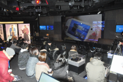 画像ギャラリー No.019のサムネイル画像 / 横山プロデューサーと阪本ディレクターが開発秘話を明かした「PlayStation 4 発売記念!『龍が如く 維新!』プレミアムトークショー」をレポート