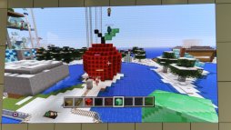 画像ギャラリー No.017のサムネイル画像 / 「Minecraft」の参加型イベント「1,000人でつくる!“夢の日本”プロジェクト ファイナル!」レポート。小学生達が創意工夫で作った建造物を披露
