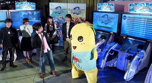 画像ギャラリー No.007のサムネイル画像 / 「ガンスリンガー ストラトス2」が稼働開始。オープニングセレモニーには，ふなっしーが応援に駆けつけたなっしー！
