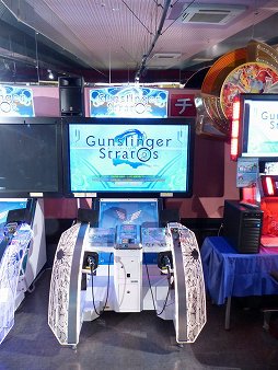 画像ギャラリー No.012のサムネイル画像 / 「ガンスリンガー ストラトス2」が稼働開始。オープニングセレモニーには，ふなっしーが応援に駆けつけたなっしー！