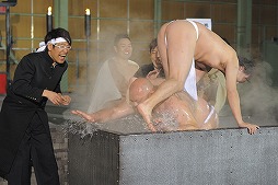 画像ギャラリー No.012のサムネイル画像 / 「魁!!男塾 〜日本よ、これが男である！〜」，お笑い芸人が過酷な試練に挑むスペシャル動画が27日公開