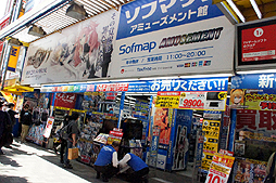 画像ギャラリー No.001のサムネイル画像 / 「電撃文庫 FIGHTING CLIMAX」,店頭体験会の初日をレポート。プロデューサー野中氏&ディレクター寺田氏のミニインタビューも掲載