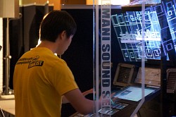 画像ギャラリー No.023のサムネイル画像 / 「KONAMI Arcade Championship 2012」2日目の模様をレポート。“三連覇”や海外勢の活躍に会場はヒートアップ