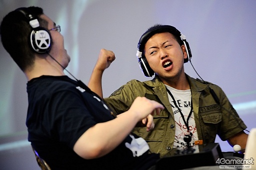 画像ギャラリー No.105のサムネイル画像 / ［EVO2015］「P4U2」で超選手が優勝，「ウルIV」日本勢からときど選手，ももち選手，aiai選手，ネモ選手の4人がベスト8へ。EVO初日まとめ