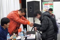 画像ギャラリー No.010のサムネイル画像 / コスプレイヤーの激写イベントと開発者サイン会にファンが集結。「カデンツァ フェルマータ アコルト:フォルテシモ」発売記念イベントレポート