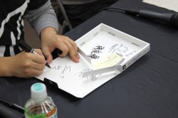 画像ギャラリー No.013のサムネイル画像 / コスプレイヤーの激写イベントと開発者サイン会にファンが集結。「カデンツァ フェルマータ アコルト:フォルテシモ」発売記念イベントレポート
