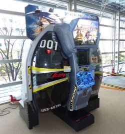 画像ギャラリー No.002のサムネイル画像 / ドーム型筐体の中に大空が広がる,新作アーケードシューティング「マッハストーム」。そのプレイフィールを,開発ディレクターのコメントと共にお届け