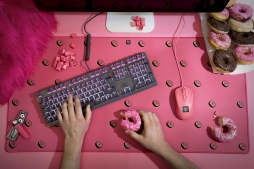 画像ギャラリー No.006のサムネイル画像 / Mionix，「史上最もイカす」と謳う超大型マウスパッドを発表。5色展開
