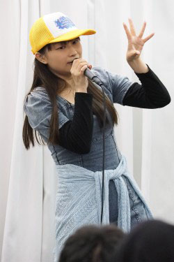 画像ギャラリー No.008のサムネイル画像 / 今井麻美さんとnaoさんが秋葉原で熱唱。「激神ブラックハート」＆「ネプテューヌRe;Birth2」OPテーマソング発売記念イベントレポート