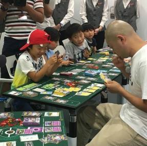 画像ギャラリー No.008のサムネイル画像 / 「ポケモンカードゲーム」,あばれる君が登場した「GXスタートデッキ」発売記念イベントのレポートを公開