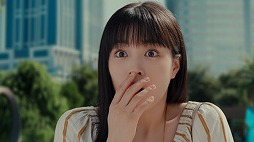 画像ギャラリー No.004のサムネイル画像 / 「ポケモンカードゲーム」の新CM「実演セールス」編が公開。出演者は広瀬すずさんと，ハライチ・澤部佑さん
