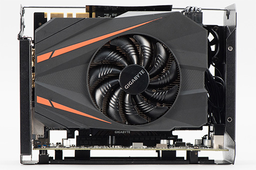 画像ギャラリー No.019のサムネイル画像 / GIGABYTE製外付けグラフィックボックス「AORUS GTX 1070 Gaming Box」レビュー。性能面では及第点だが動作するノートPCを選ぶ