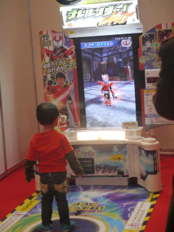 画像ギャラリー No.034のサムネイル画像 / ［JAEPO2015］最新格闘ゲームから仮面ライダー変身まで！　多彩な出展タイトルが揃ったバンダイナムコゲームスブースをレポート