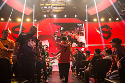 画像ギャラリー No.004のサムネイル画像 / 1週間で延べ1000万人が観戦。「Overwatch League」の観衆として，本格派プロリーグの白熱した戦いの様子を身近に感じてきた