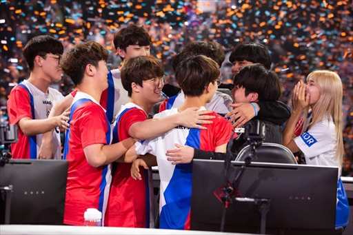 画像ギャラリー No.009のサムネイル画像 / 「Overwatch World Cup 2018」は,韓国チームが圧巻のパフォーマンスを見せ3連覇を達成。大会MVPにはJJonak選手が選出