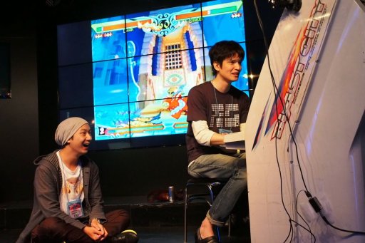 画像ギャラリー No.022のサムネイル画像 / 「ヴァンパイアセイヴァー」の3on3大会「Judgement Day 6」レポート。稼働21年目の優勝は,リネ選手/海の子選手/こめまる選手によるチーム「DDCばけーしょん」の手に