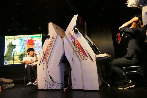 画像ギャラリー No.026のサムネイル画像 / 「ヴァンパイアセイヴァー」の3on3大会「Judgement Day 6」レポート。稼働21年目の優勝は,リネ選手/海の子選手/こめまる選手によるチーム「DDCばけーしょん」の手に