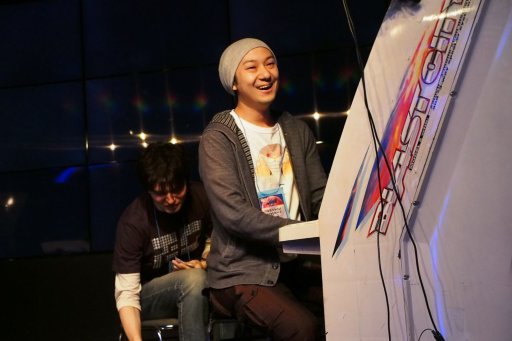 画像ギャラリー No.039のサムネイル画像 / 「ヴァンパイアセイヴァー」の3on3大会「Judgement Day 6」レポート。稼働21年目の優勝は,リネ選手/海の子選手/こめまる選手によるチーム「DDCばけーしょん」の手に