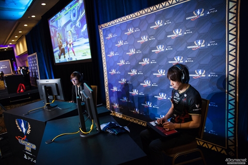 画像ギャラリー No.058のサムネイル画像 / 「ストリートファイターV」の公式世界大会「Capcom Cup 2017」本戦が開幕。最終日に進出する8人が決定した2日目Twitterまとめ