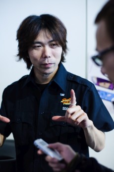 画像ギャラリー No.001のサムネイル画像 / 「ストリートファイターV」は“深み”を悟るのが難しいゲームになる。カプコン杉山Pと中山D，そしてプランナーのヲシゲ氏が占う，2016年のプレイシーン