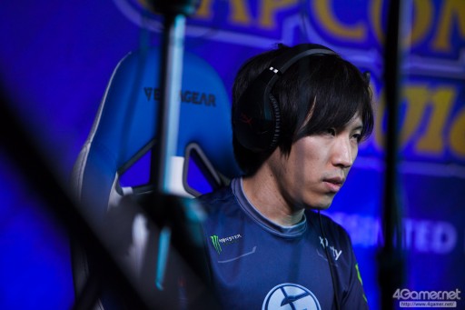 画像ギャラリー No.074のサムネイル画像 / 大波乱となった「Capcom Cup 2016」Day1現地レポートまとめ。6人の日本人選手がTOP8進出。優勝候補・Infiltration，ときど，ウメハラ選手らは敗退へ