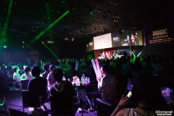画像ギャラリー No.003のサムネイル画像 / CyberZのe-Sportsイベント「RAGE Vol.4 GRAND FINALS」,「ストリートファイターV」部門フォトレポート。優勝はふ〜ど選手の手に
