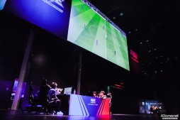画像ギャラリー No.007のサムネイル画像 / CyberZのe-Sportsイベント「RAGE Vol.4 GRAND FINALS」,「ストリートファイターV」部門フォトレポート。優勝はふ〜ど選手の手に