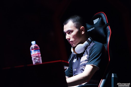 画像ギャラリー No.011のサムネイル画像 / CyberZのe-Sportsイベント「RAGE Vol.4 GRAND FINALS」,「ストリートファイターV」部門フォトレポート。優勝はふ〜ど選手の手に